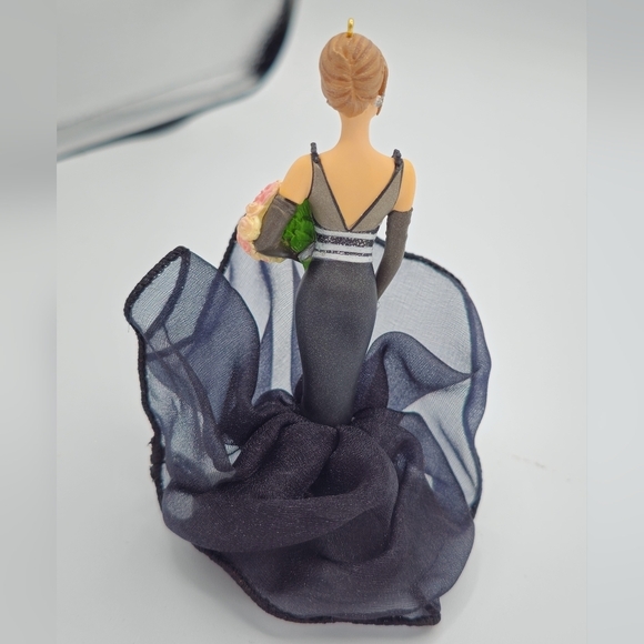 Vintage 1999 Hallmark Keepsake 40th Anniversary Barbie Ornament - Picture 5 of 5